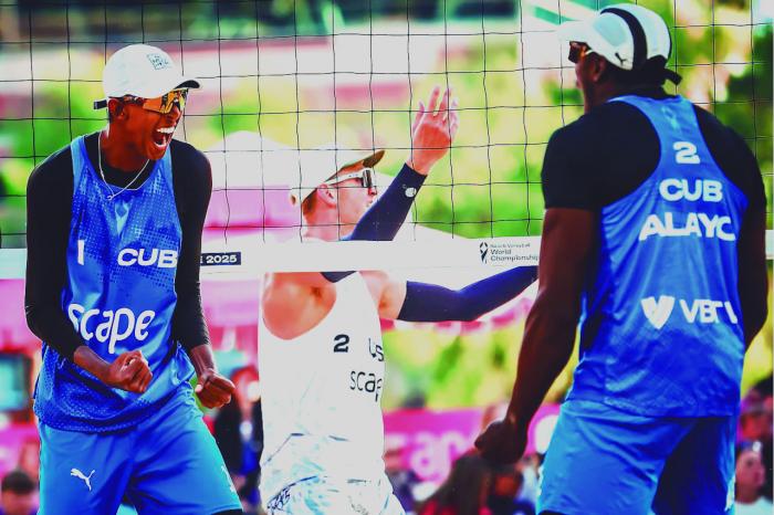 Noslen Díaz y Jorge Luis Alayo hicieron sentir orgullosa a Cuba. foto: Volleyballworld