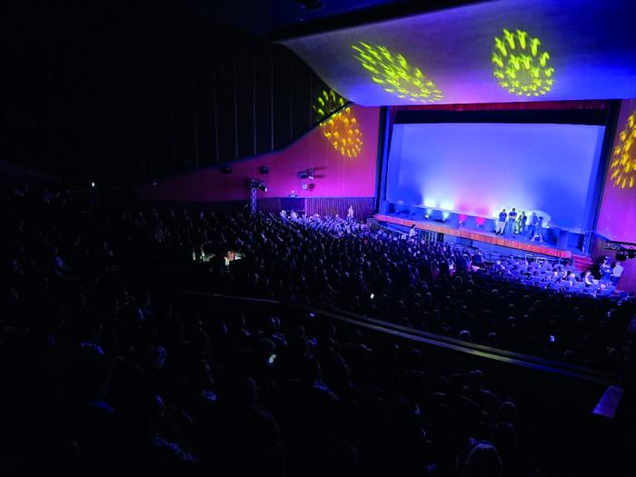 El público llenó el cine Yara para asistir a la presentación especial de 5 historias de amor y un bolerón desesperado. FOTO: CUBACINE