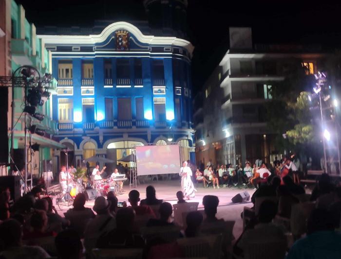 Fidel entre acordes y versos