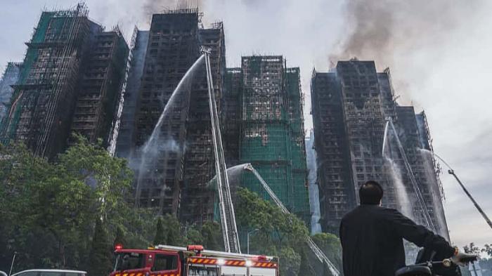 Incendio en complejo Wanf Fuk Court, Hong Kong. 