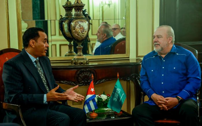 El Primer Ministro, Manuel Marrero Cruz, recibe al Sr Embajador del Reunio de Arabia Saudita en Cuba 
Waleed Abdulrahman ALhamoudi, Fotos JMC