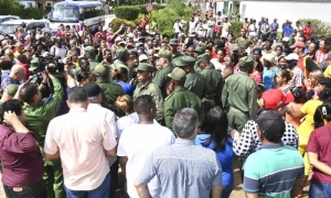 El Jefe de Estado dijo a los pobladores que ahora, de lo que se trata, es de «trabajar fuerte
en la recuperación». 