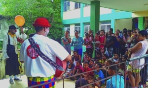 En estos momentos cada quien hace lo que sabe, lo que puede por los demás. 