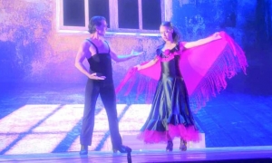 Salas repletas y largas ovaciones va cosechando en China la nueva obra del Ballet Español de Cuba. Foto del autor