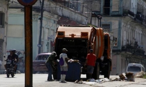 El Primer Ministro señaló la falta de control y exigencia en el cumplimiento de las normativas aprobadas para la recogida de los desechos sólidos. FOTO: JUVENAL BALÁN