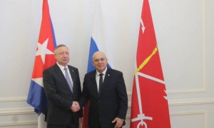 Morales Ojeda con Alexander Beglov, gobernador de San Petersburgo