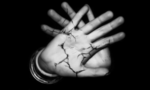 En 2024, unas 50 000 mujeres y niñas murieron a manos de sus parejas u otros familiares en todo el mundo. IMAGEN TOMADA DE MANOSUNIDAS.ORG