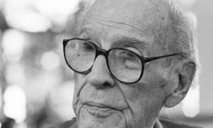 Angel Augier Proenza, investigador literario, critico,periodista, poeta, y doctor honoris causa en letras de la Universidad de La Habana.(foto:Liborio Noval). 30.01.01 Augier1
Publicada: 31/01/2001
Auga0018