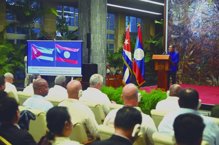 Nuestras relaciones están basadas en los ideales socialistas y la larga tradición de cooperación entre los dos Partidos, Estados y pueblos de Laos-Cuba. foto: estudios revolución