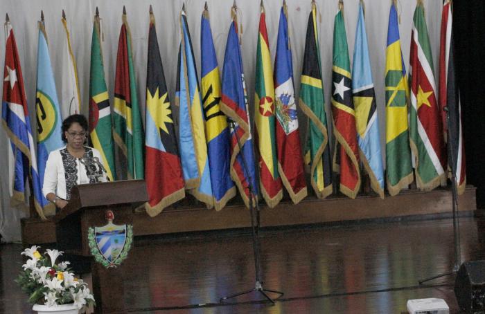 Inés María Chapman resaltó que numerosos especialistas cubanos ofrecen sus servicios en la región, en beneficio de los pueblos. foto: Juvenal Balán 