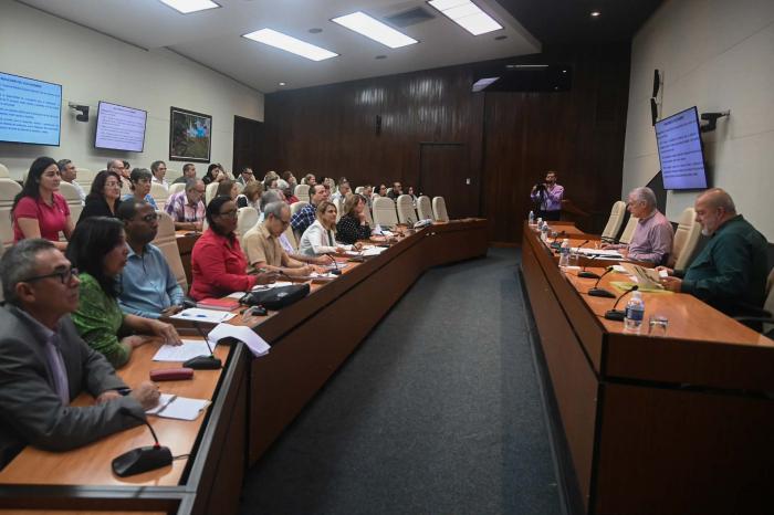 Modelos matemáticos predicen control de la epidemia para inicio de año