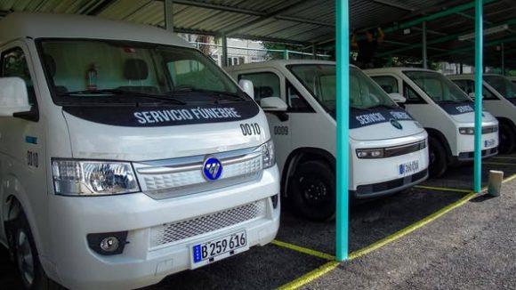 Comienza a ofrecer servicios en La Habana nuevo parque de vehículos fúnebres