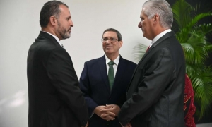 Díaz-Canel a once nuevos embajadores