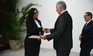 Díaz-Canel a once nuevos embajadores