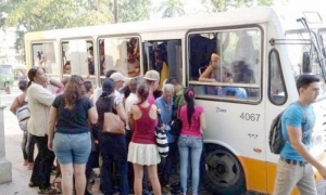 Aunque se refuerzan ciertas rutas priorizadas, no se logra cubrir todas las necesidades. foto: Freddy Pérez Cabrera