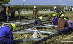 Avanza montaje de torres de alta tensión en el oriente cubano 