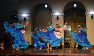 Ya se baila en casa del trompo 