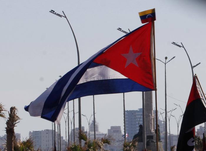 Tribuna antimperialista en condena a la agresión de EE.UU. a Venezuela en la madrugada del 3 de enero de 2026, presidida por Miguel Díaz-Canel Bermúdez