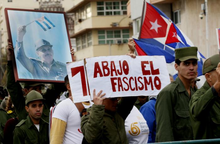 Marcha combatiente por el malecón, tras una tribuna antimperialista presidida por el Primer Secretario del Partido y Presidente de la República, Miguel Díaz-Canel Bermúdez, acompañado de otros dirigentes del país, por frente a la embajada de EEUU en La Habana.