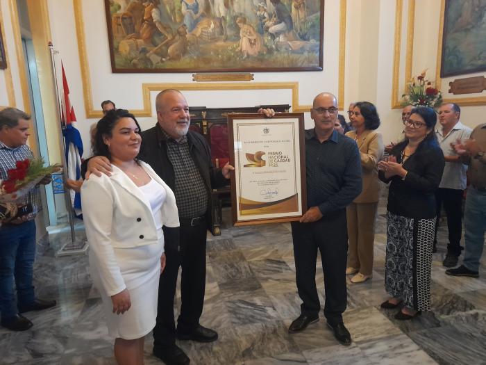 Entregan Premio Nacional de la Calidad a Alficsa Plus de Cienfuegos