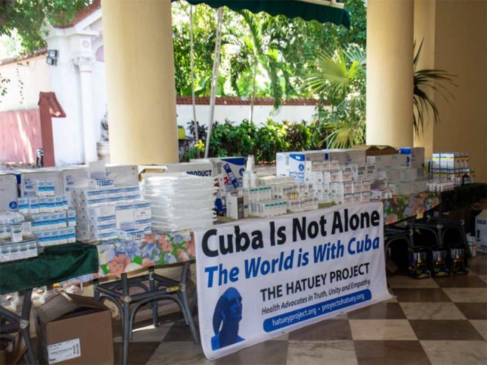 Proyecto solidario Hatuey entrega donativo médico a Cuba
