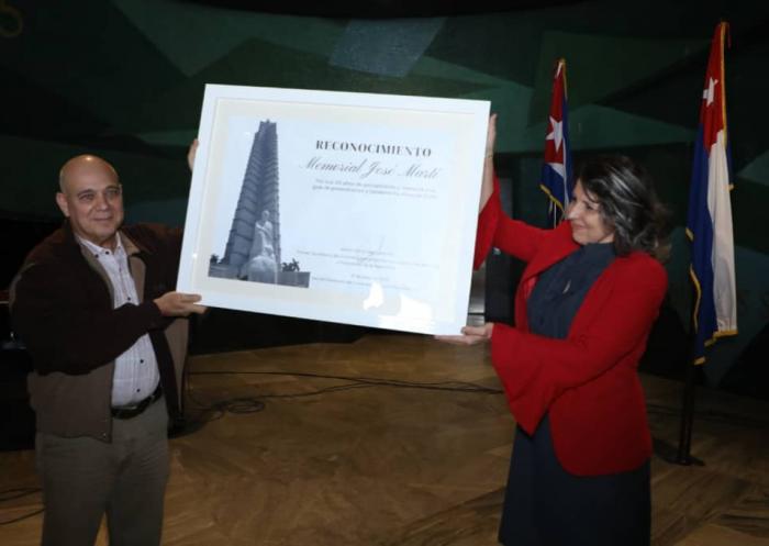 reconocimiento al Memorial José Martí, a 30 años de fundado