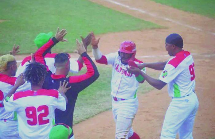 La mayor experiencia de los tuneros les permitió manejar mejor la presión en los dos últimos partidos.
FOTO: ÁNGEL LUIS BATISTA SANTIESTEBAN