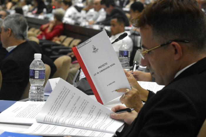 Segunda sesión extraordinaria de la X Legislatura