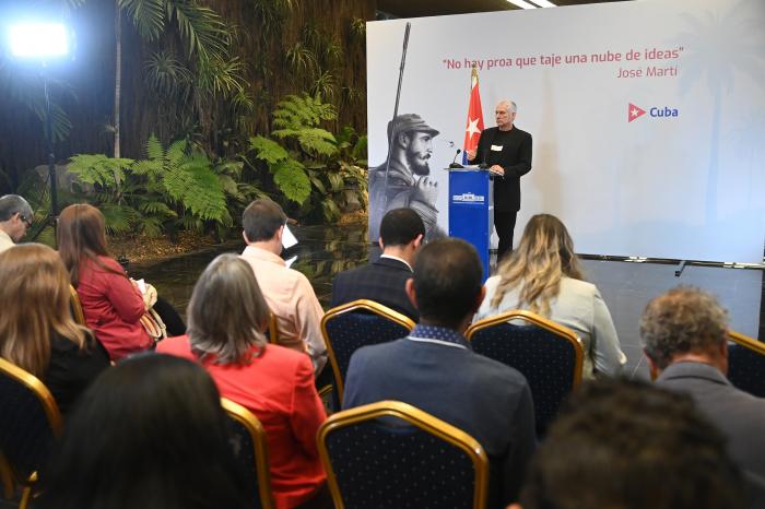 Conferencia de Prensa Díaz Canel