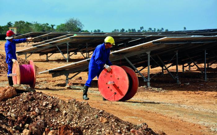 Parque Fotovoltaico instalación y Montaje