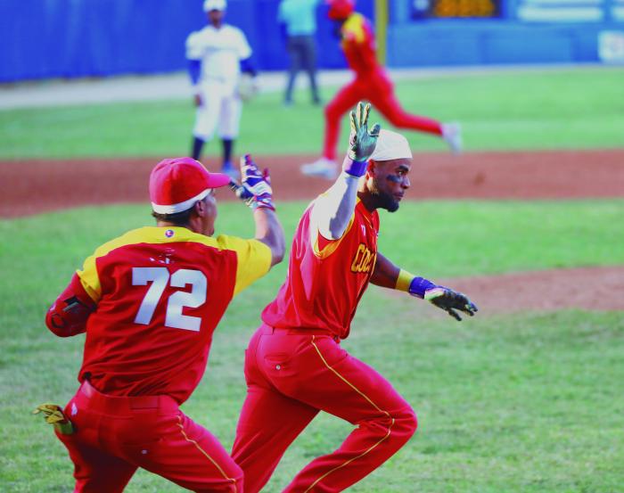 José Amaury Noroña la desapareció con las bases llenas, en un final increíble. 
foto: RicardoLópez Hevia