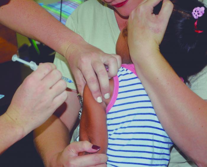 La segunda etapa de la estrategia de vacunación antineumocócica en Cuba inicia hoy con la administración de una dosis única de la vacuna cubana Quimi-Vio 7 valente, en el policlinico universitario Héroes del Moncada en el municipio Plaza de la Revolución.