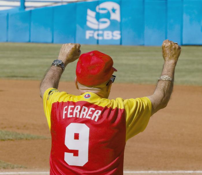 El mentor ha conducido a Matanzas a sus dos títulos en Series Nacionales, con ese nombre. FOTO: RICARDO LÓPEZ HEVIA