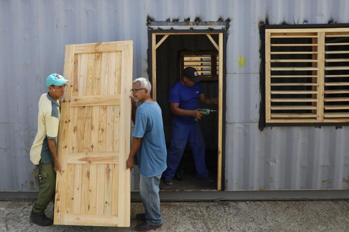 Se realizan acciones de transformación a más de 600 contenedores marítimos y se concluyeron 34 con el certificado de habitable. foto: ricardo lópez hevia
