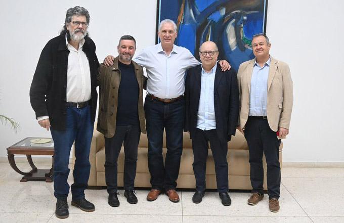 Díaz Canel y amigos italianos