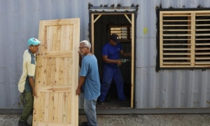 Se realizan acciones de transformación a más de 600 contenedores marítimos y se concluyeron 34 con el certificado de habitable. foto: ricardo lópez hevia