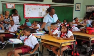 Cuba mantiene su sistema educativo