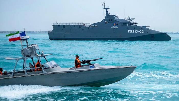 «No vengan a esta región. No permitiremos que salga ni una sola gota de petróleo», aseguró el alto comandante del Cuerpo de la Guardia Revolucionaria Islámica de Irán (CGRI), Ebrahim Jabbari.