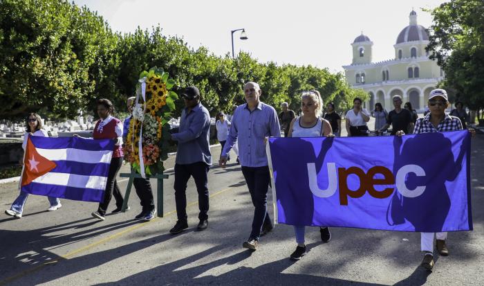 Como parte de las actividades por el día de la prensa cubana se realiza peregrinación en el cementerio hasta la tumba donde descanzan los restos de Juan Gualberto Gómez