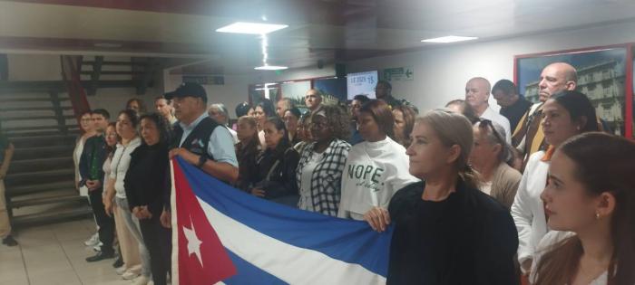 médicos cubanos que regresan de Honduras