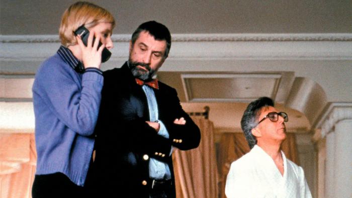 Anne Heche, Robert De Niro y Dustin Hoffman, en un momento de La cortina de humo.