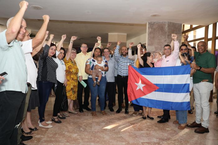 Recibimiento en la sede del MINREX del personal diplomatico expulsado de la embajada de Ecuador. 
Presiden el acto, Bruno Rodriguez Parrilla, miembro del Buro Politico y ministro del MINREX