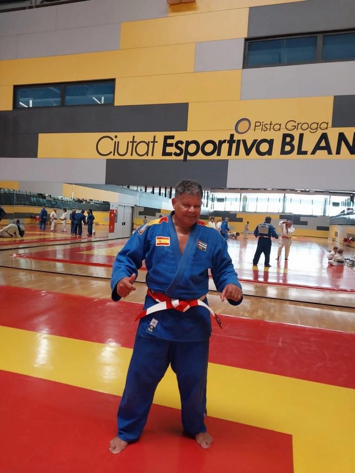 Ha conseguido sus dos últimos títulos planetarios en representación de Cuba