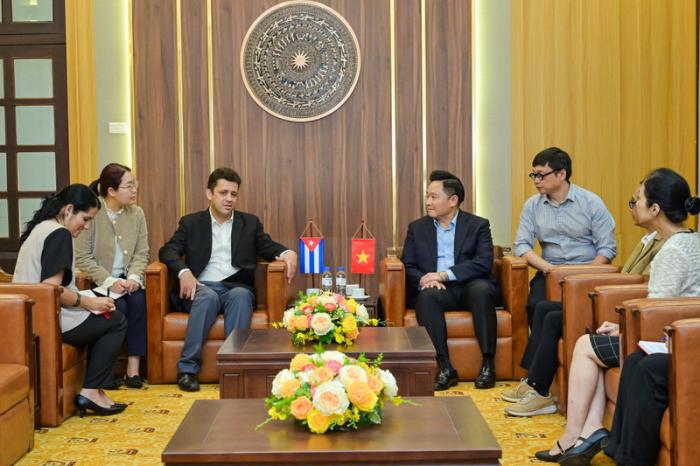 Nhan Dan y medios cubanos