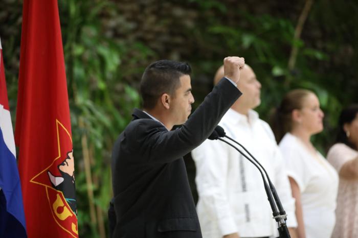 Acto de condecoraciones a jóvenes