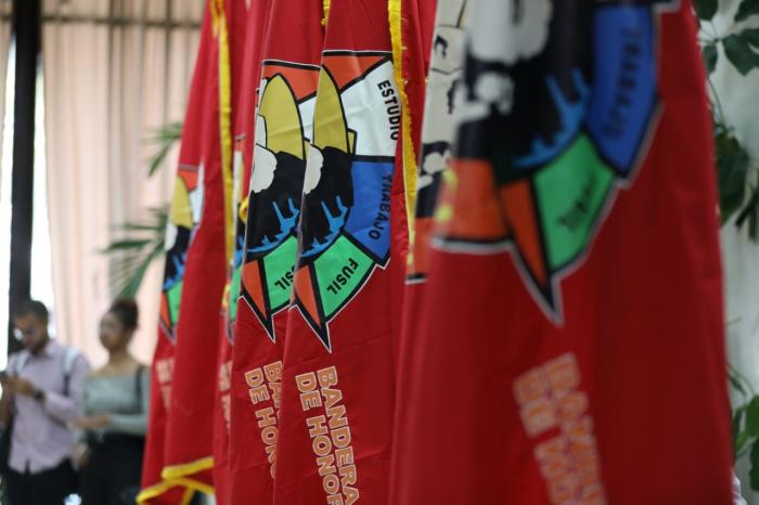 Acto de condecoraciones a jóvenes