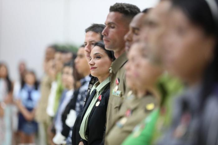 Acto de condecoraciones a jóvenes