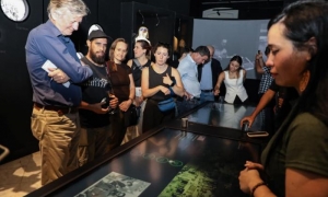 Asamblea Internacional de los Pueblos visita el Centro Fidel