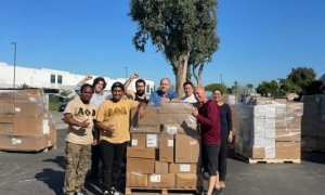 Un cargamento de ayuda solidaria se prepara para ser enviado a Cuba. 