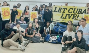 Desde Italia y Nueva York llegaron delegaciones del Convoy Nuestra América, con ayuda solidaria para Cuba. FOTO: CARMEN MATURELL SENON